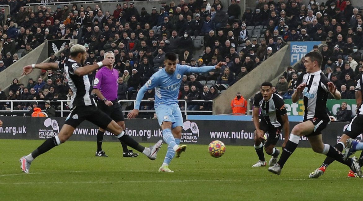 Man City fans praise Cancelo v Newcastle